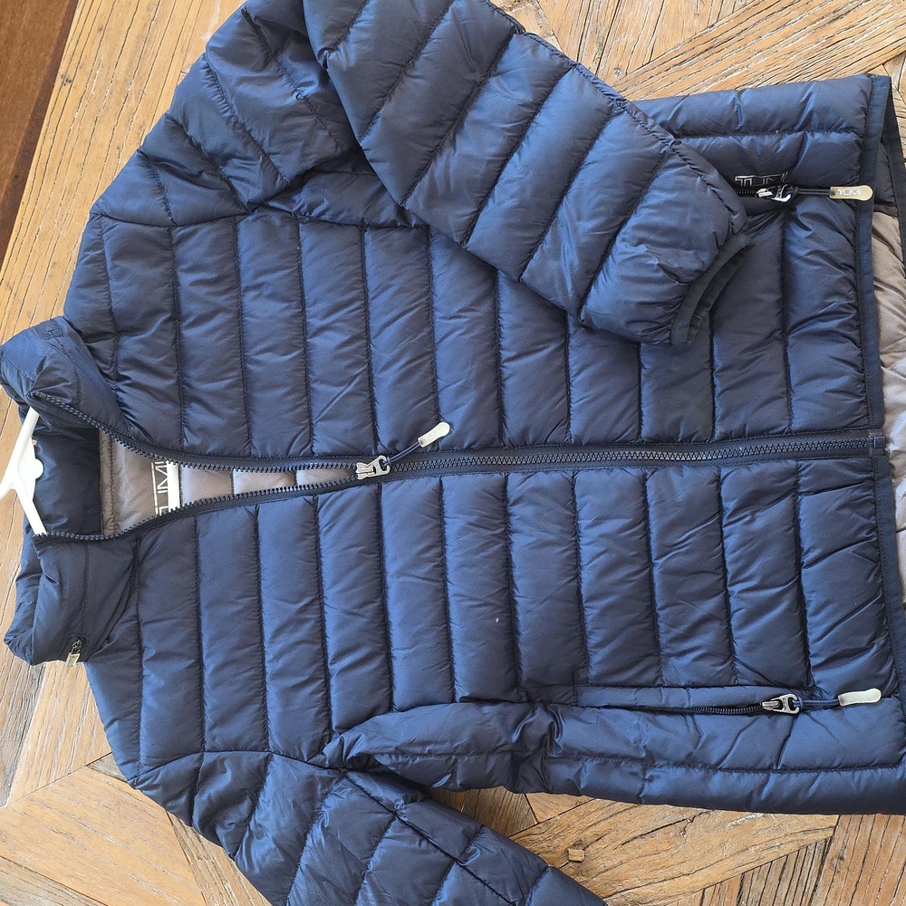 TUMI Packable down puffer jacket! S